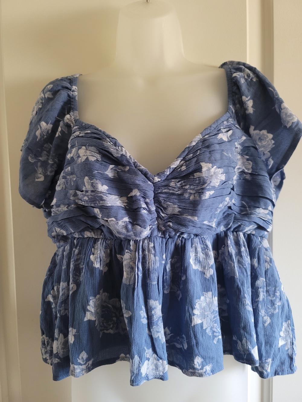 Hollister Blue and White Floral Puff Sleeve Peplum Top